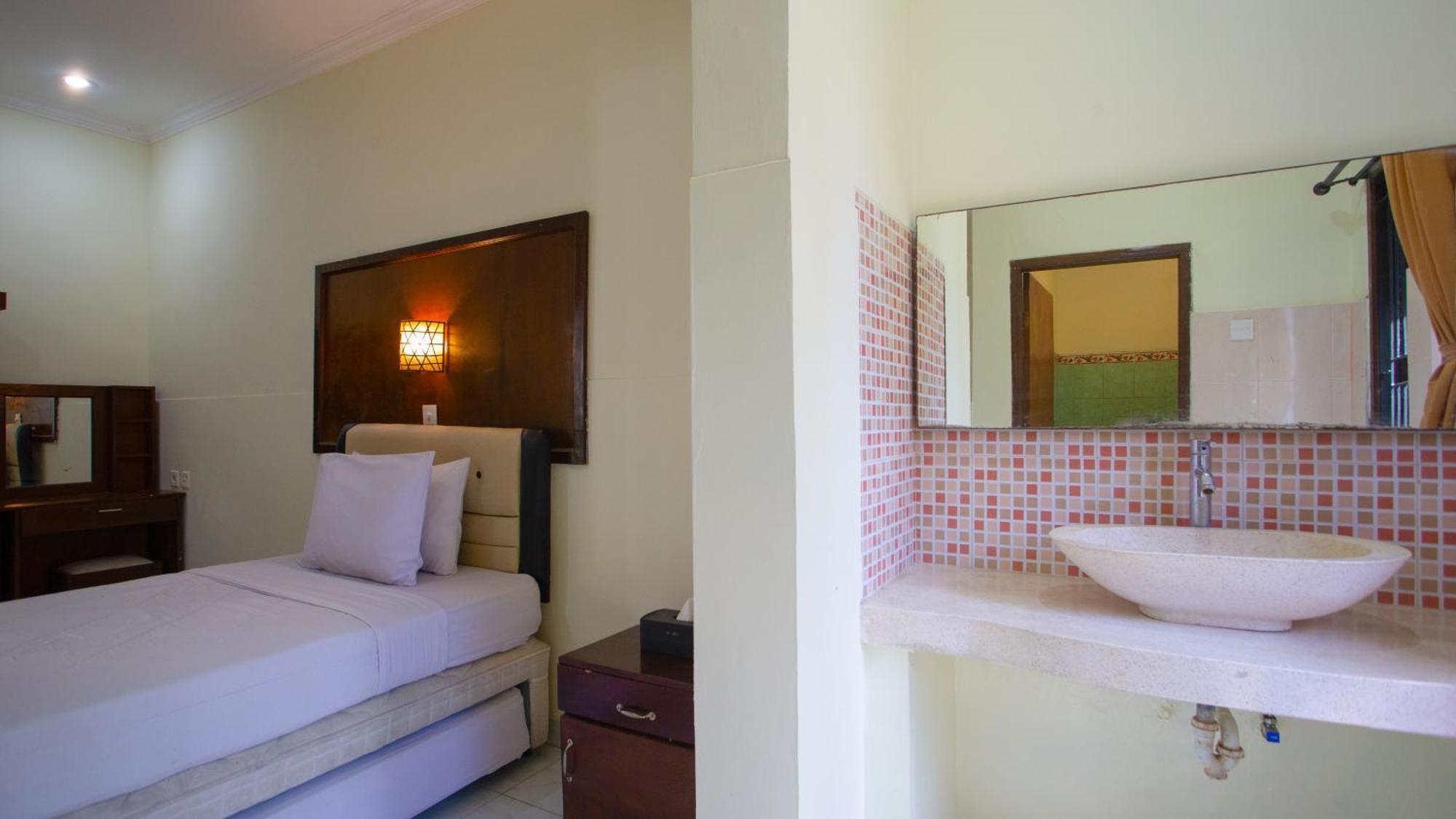 Teges Inn Kuta Kuta  Ngoại thất bức ảnh