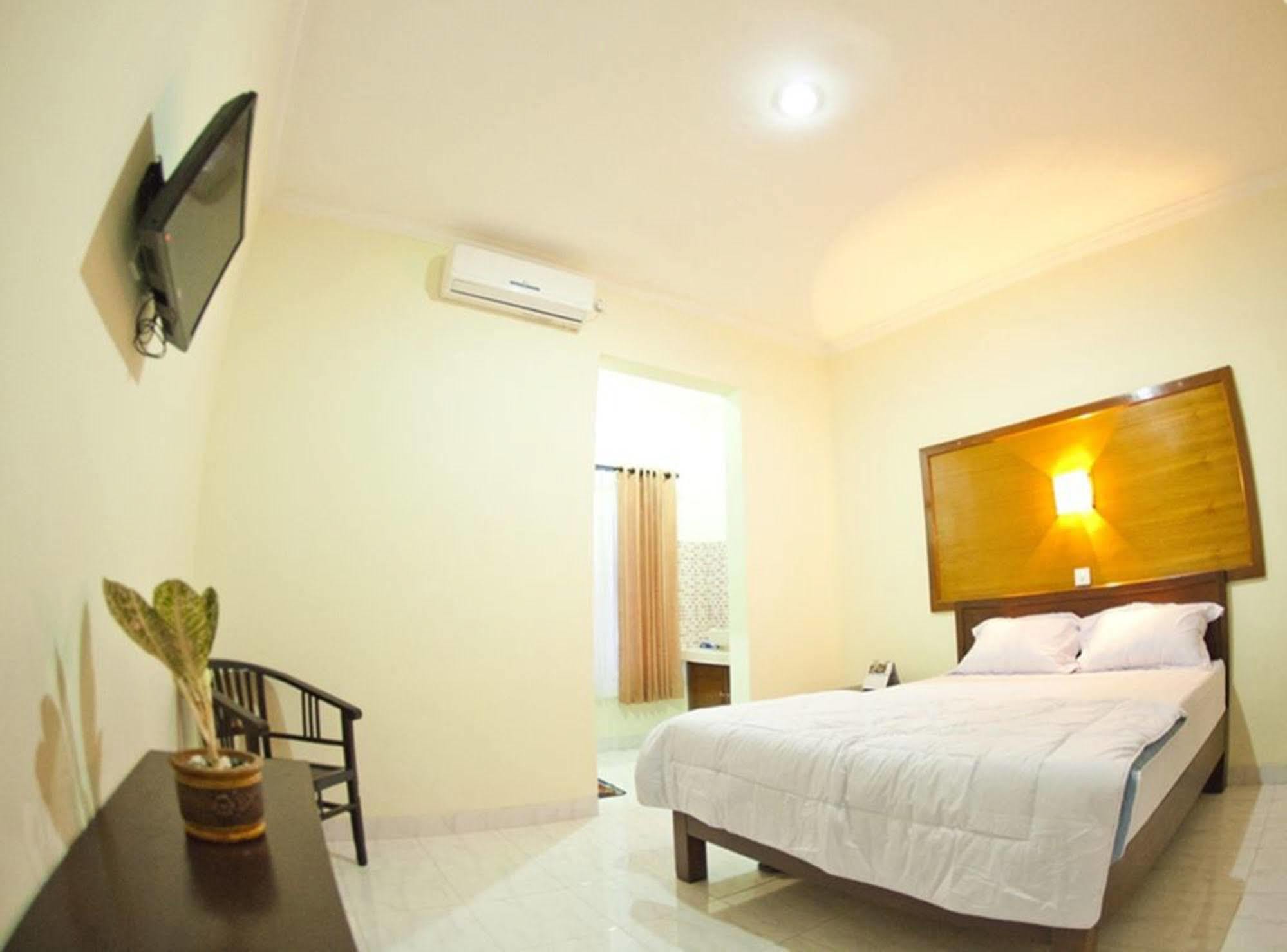 Teges Inn Kuta Kuta  Ngoại thất bức ảnh