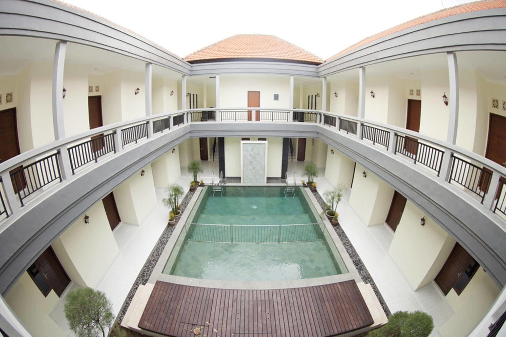 Teges Inn Kuta Kuta  Ngoại thất bức ảnh