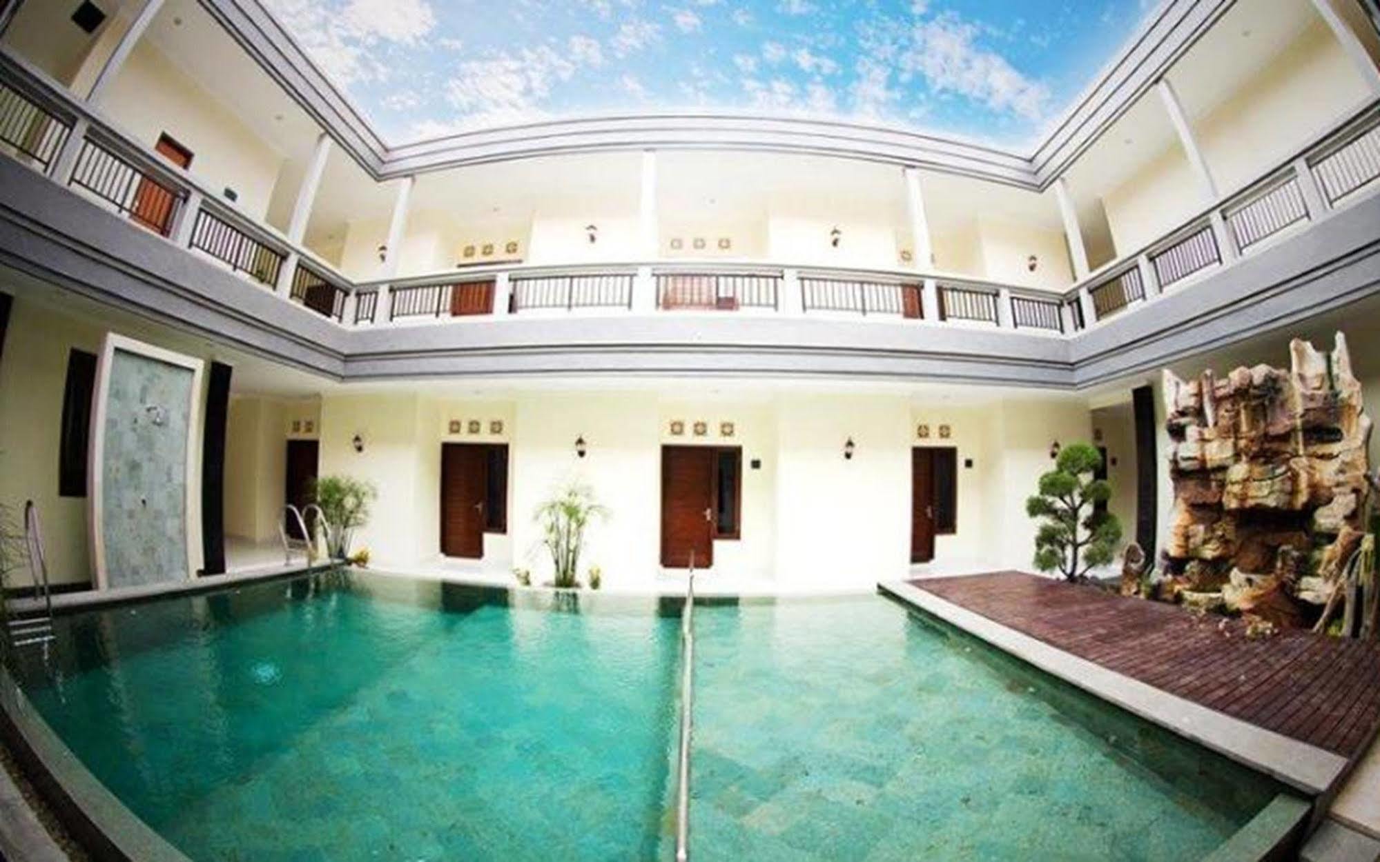 Teges Inn Kuta Kuta  Ngoại thất bức ảnh