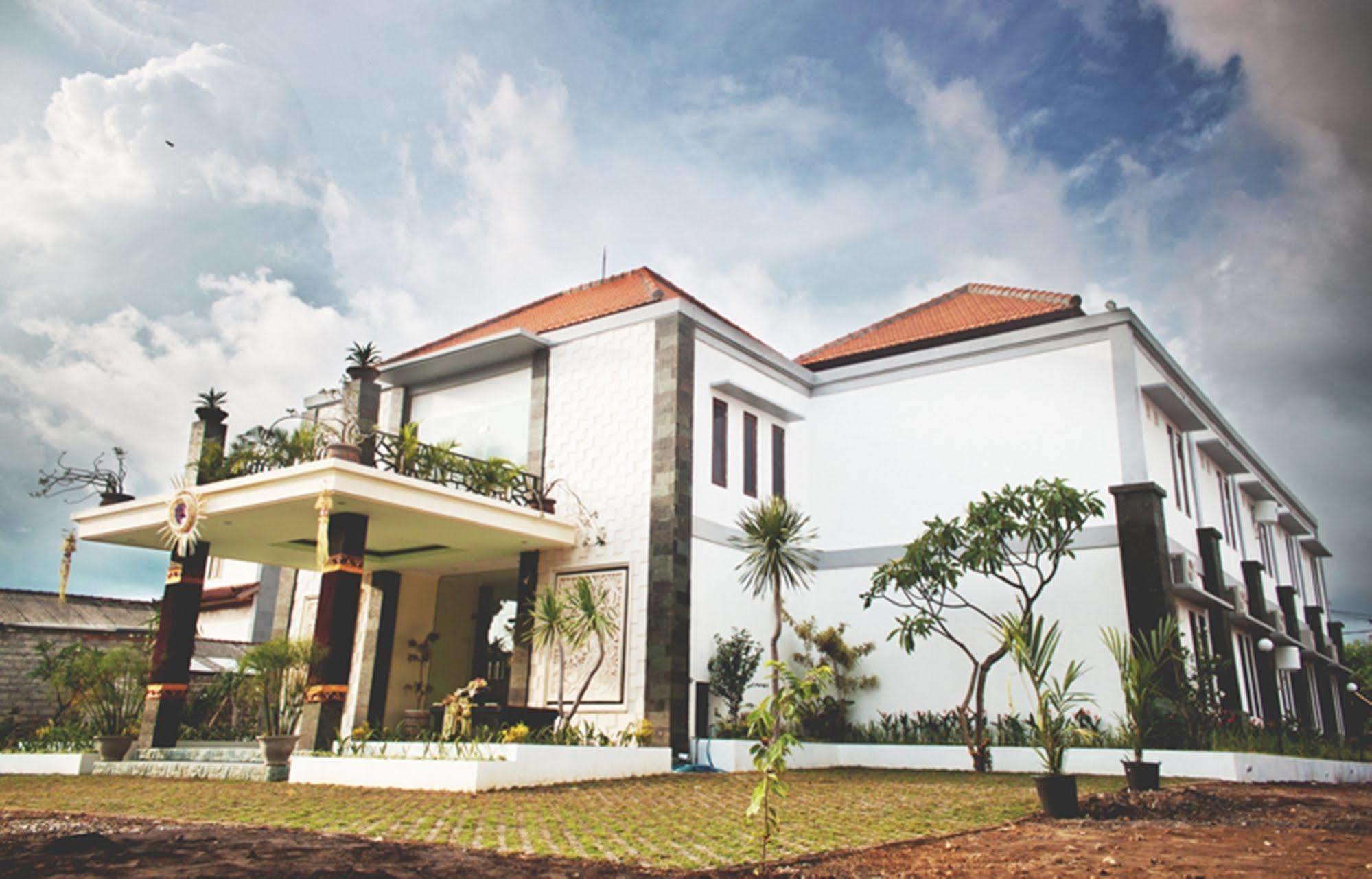 Teges Inn Kuta Kuta  Ngoại thất bức ảnh