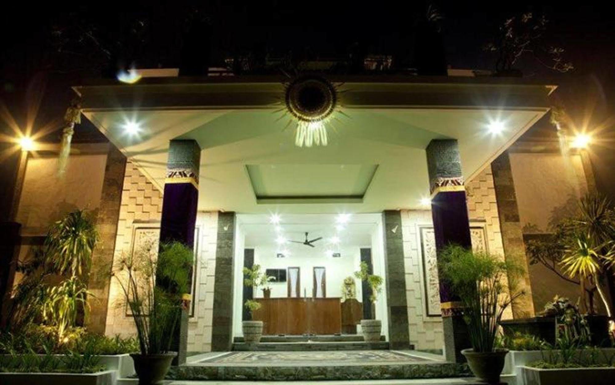 Teges Inn Kuta Kuta  Ngoại thất bức ảnh