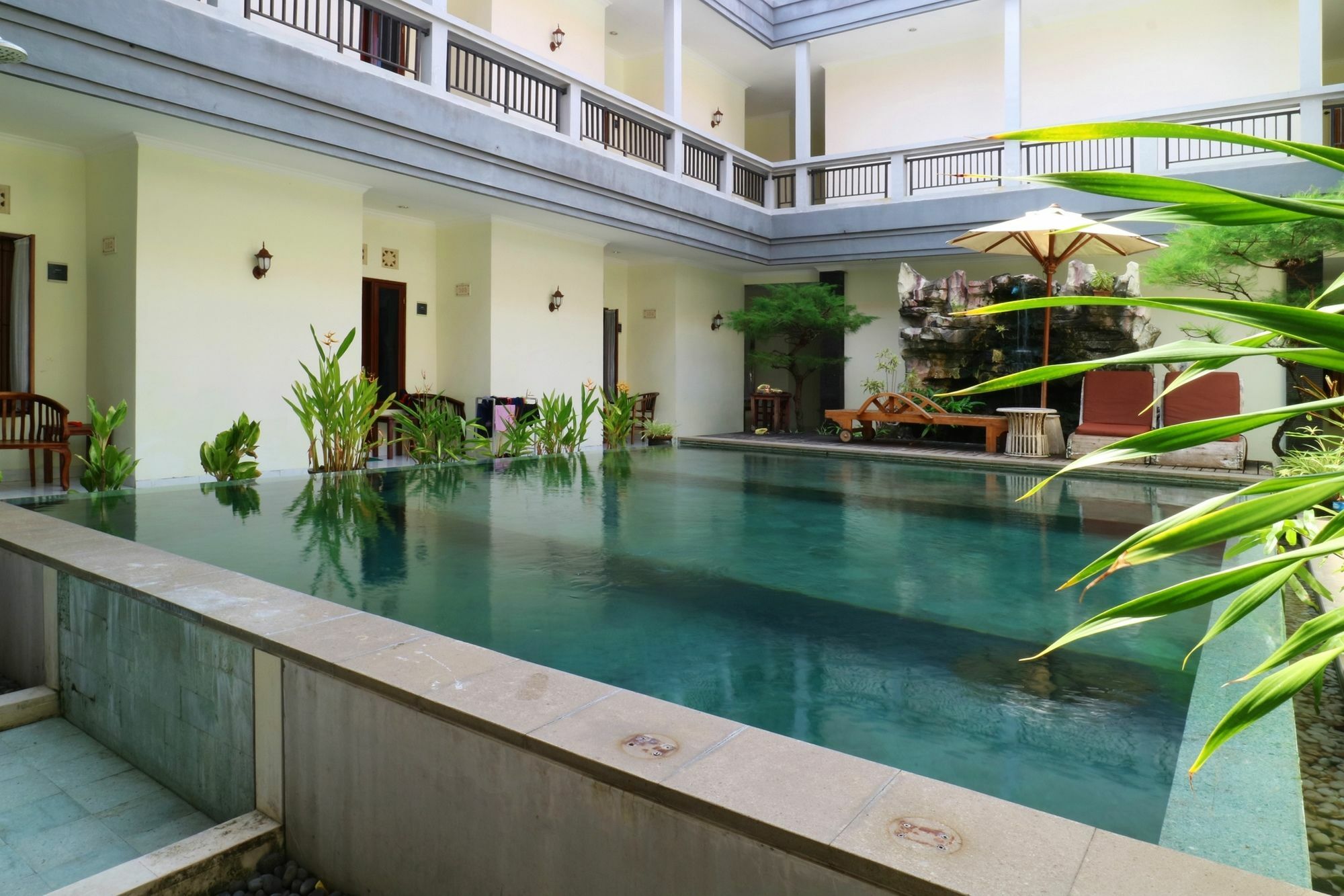 Teges Inn Kuta Kuta  Ngoại thất bức ảnh